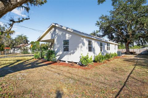 Photo of 806 Whitehurst Road, Plant City, FL 33563 (MLS # TB8450946)