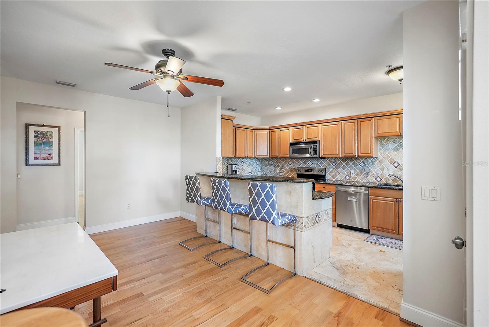 BAY STREET TWNHMS CONDO - Residential Lease