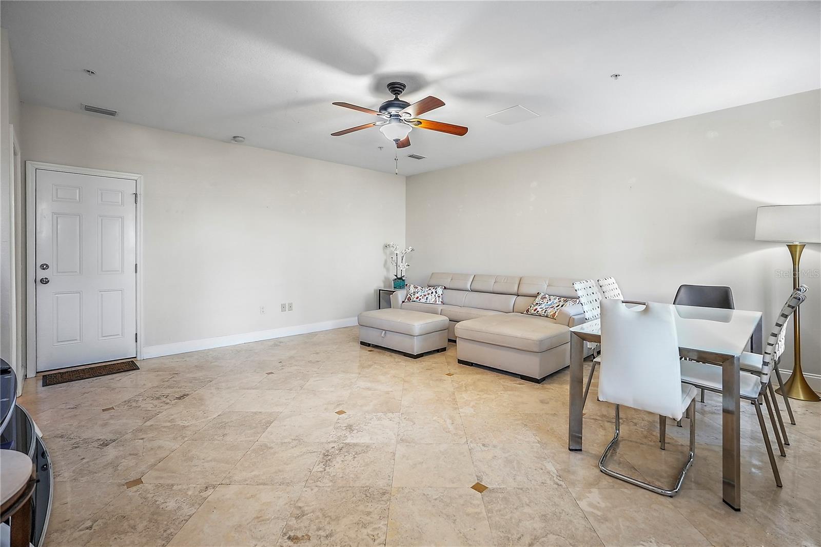 BAY STREET TWNHMS CONDO - Residential Lease