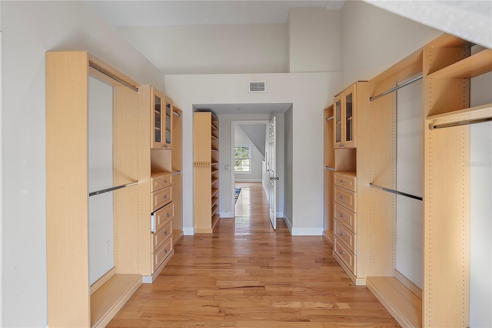 BAY STREET TWNHMS CONDO - Residential Lease