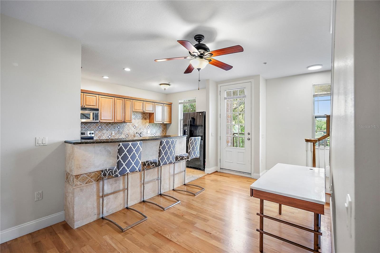 BAY STREET TWNHMS CONDO - Residential Lease