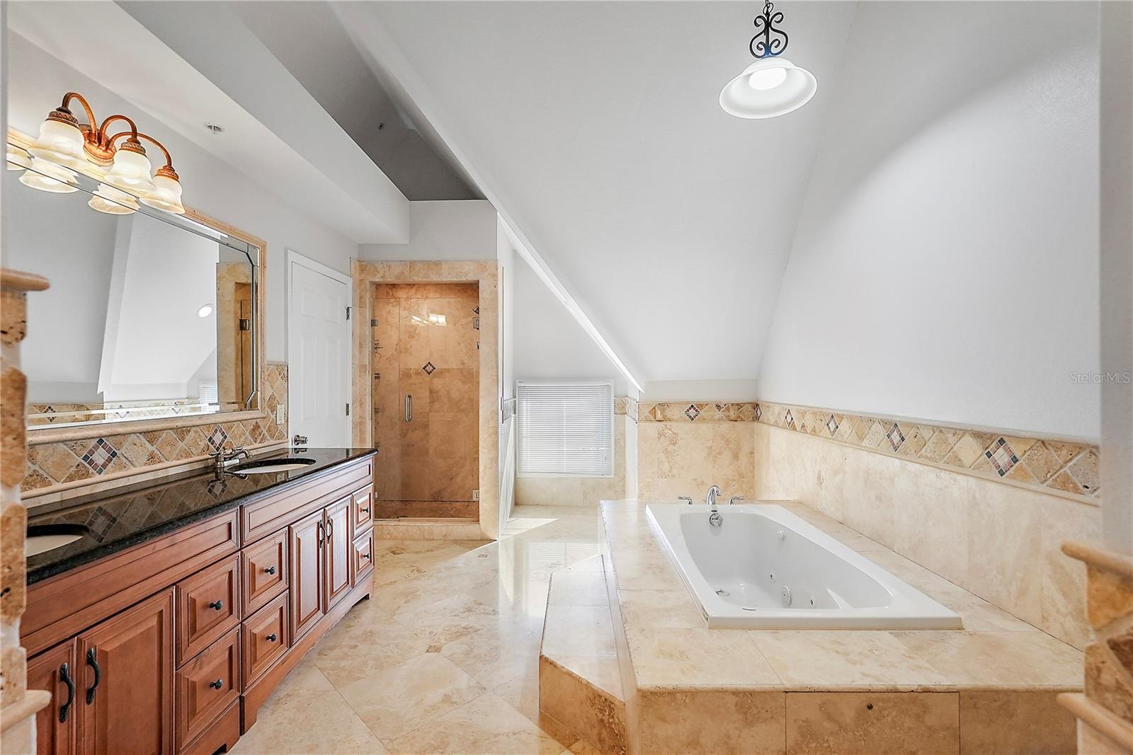 BAY STREET TWNHMS CONDO - Residential Lease