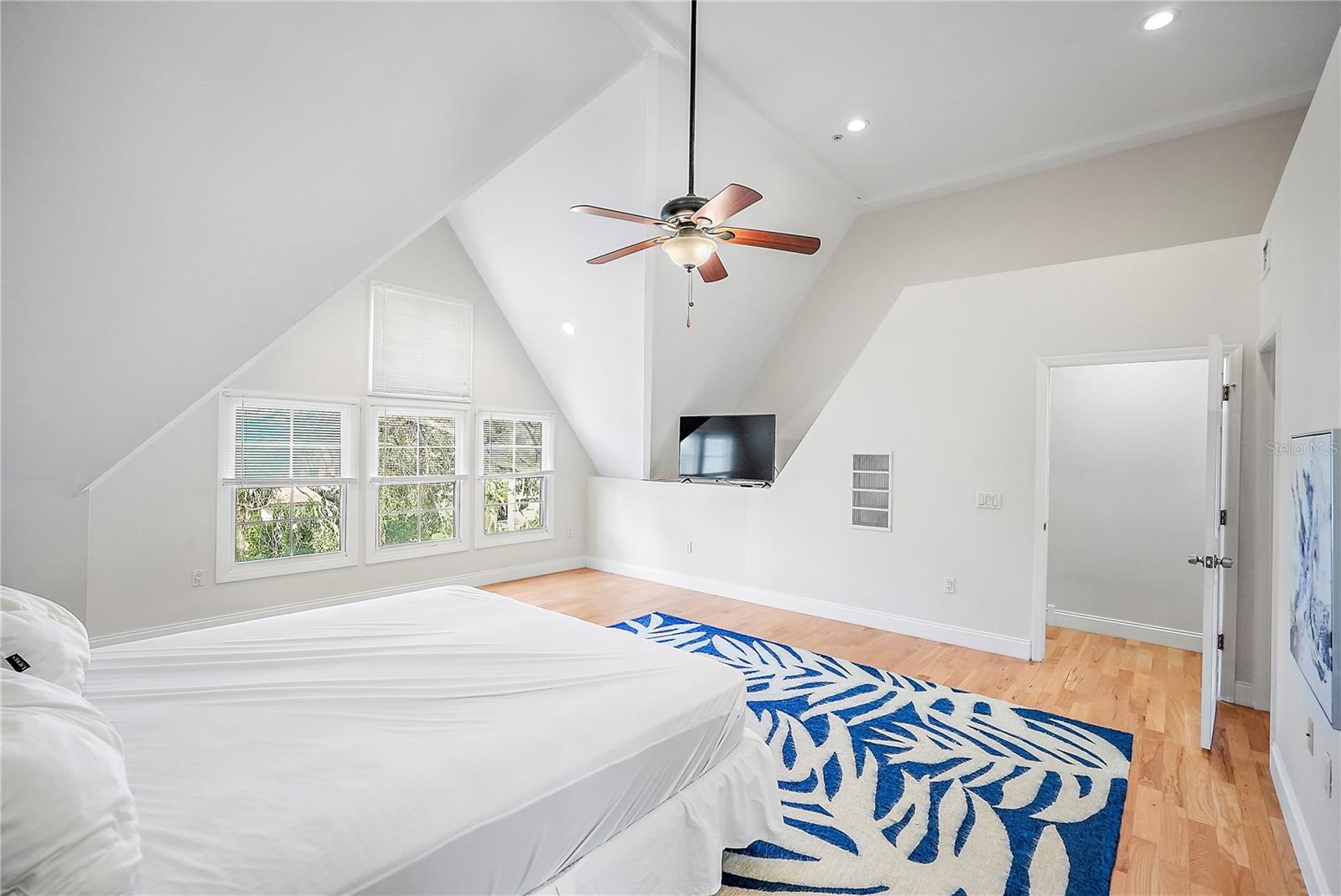 BAY STREET TWNHMS CONDO - Residential Lease