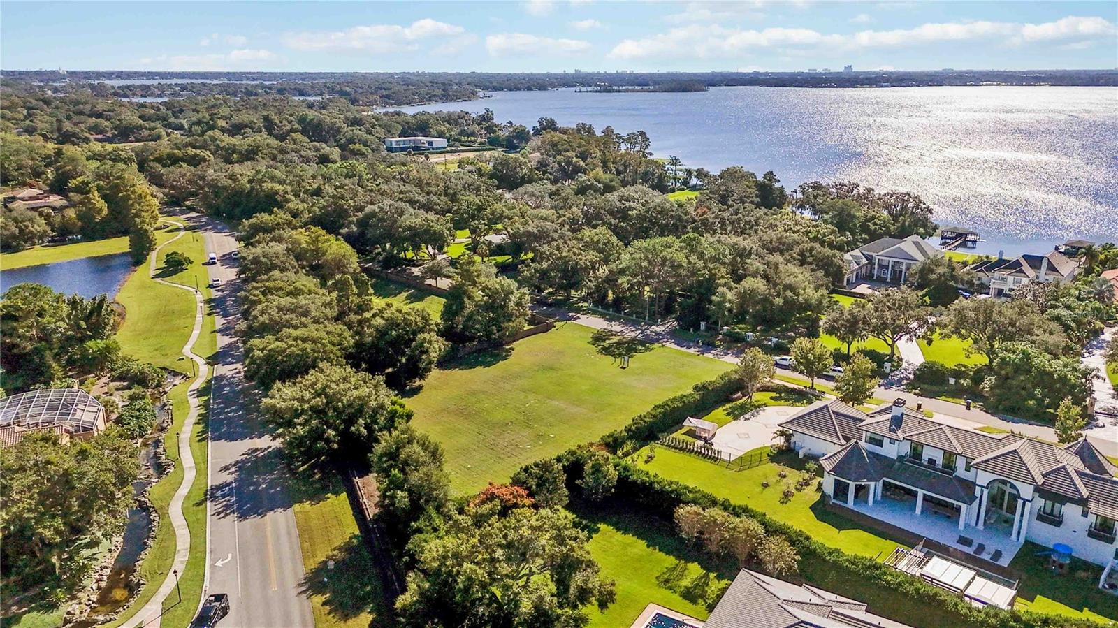 CHAINE DE LAC - Land