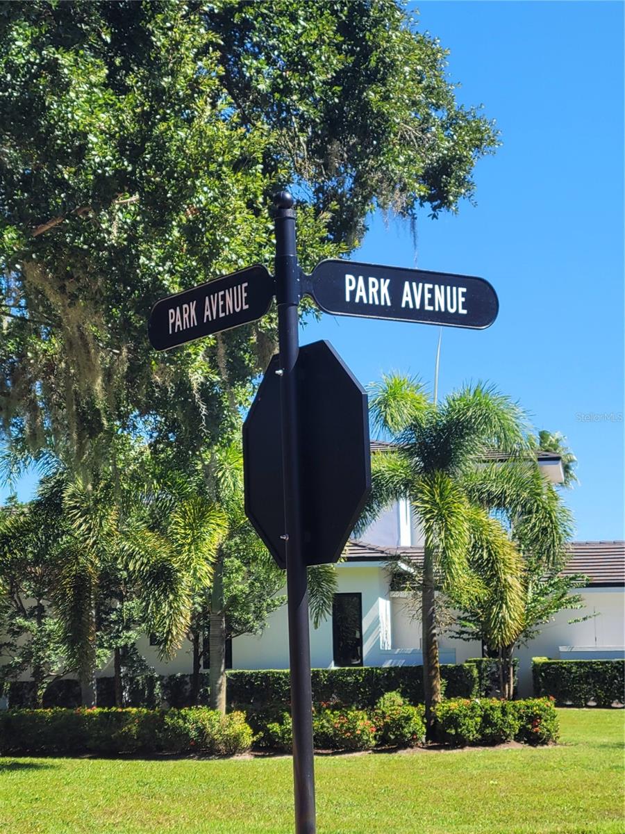 CHAINE DE LAC - Land