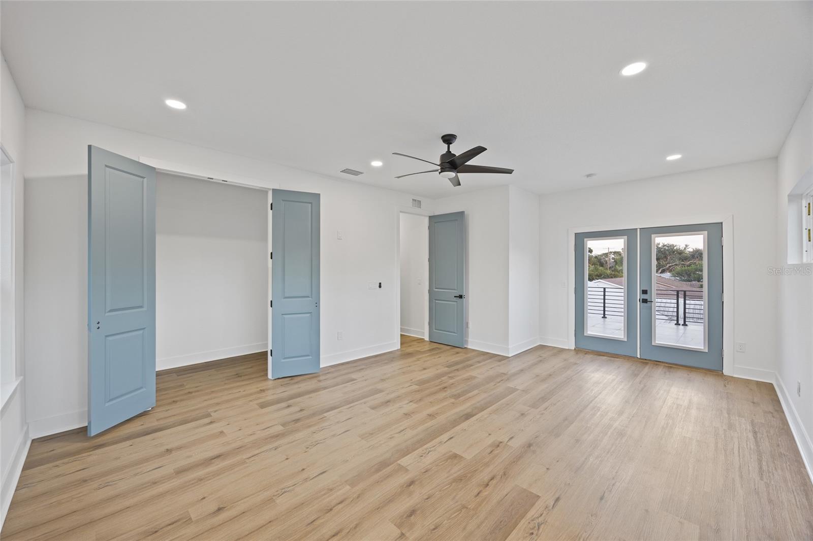 CRESCENT PARK - Residential Lease