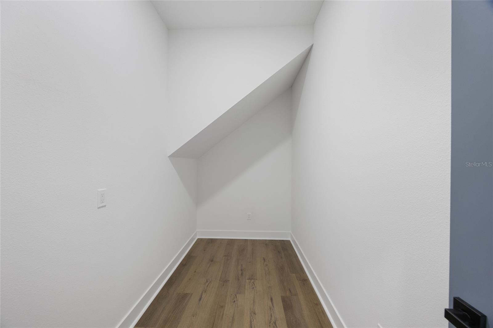 CRESCENT PARK - Residential Lease