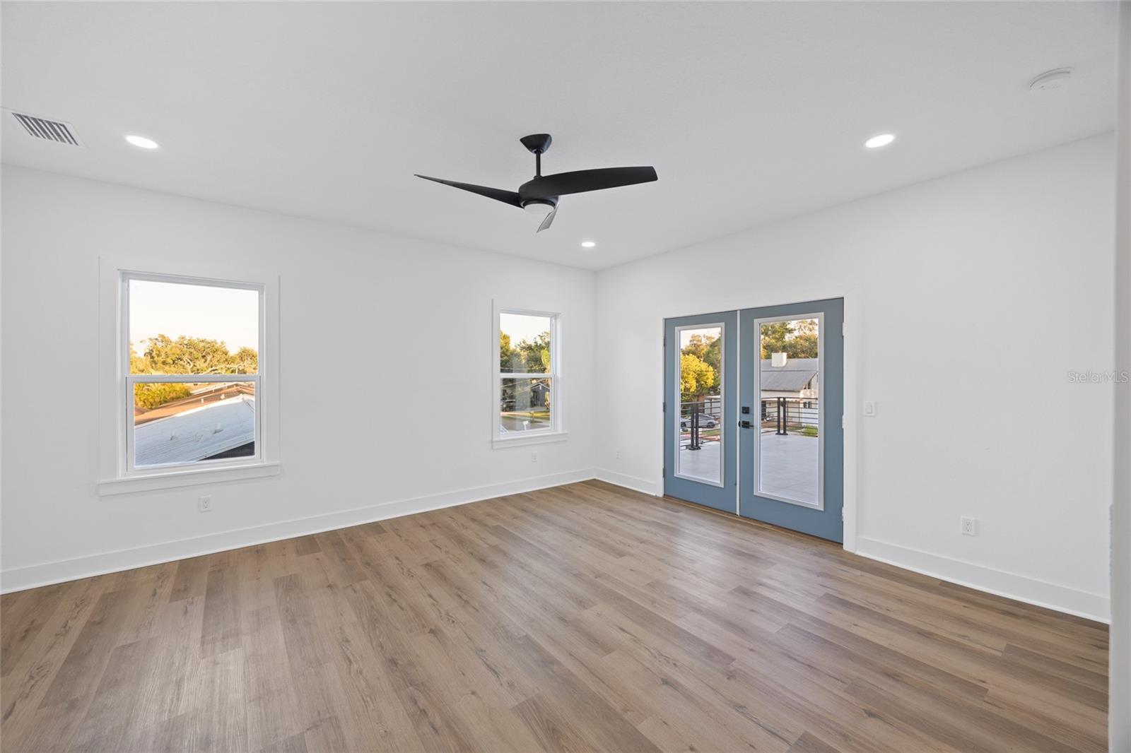 CRESCENT PARK - Residential Lease