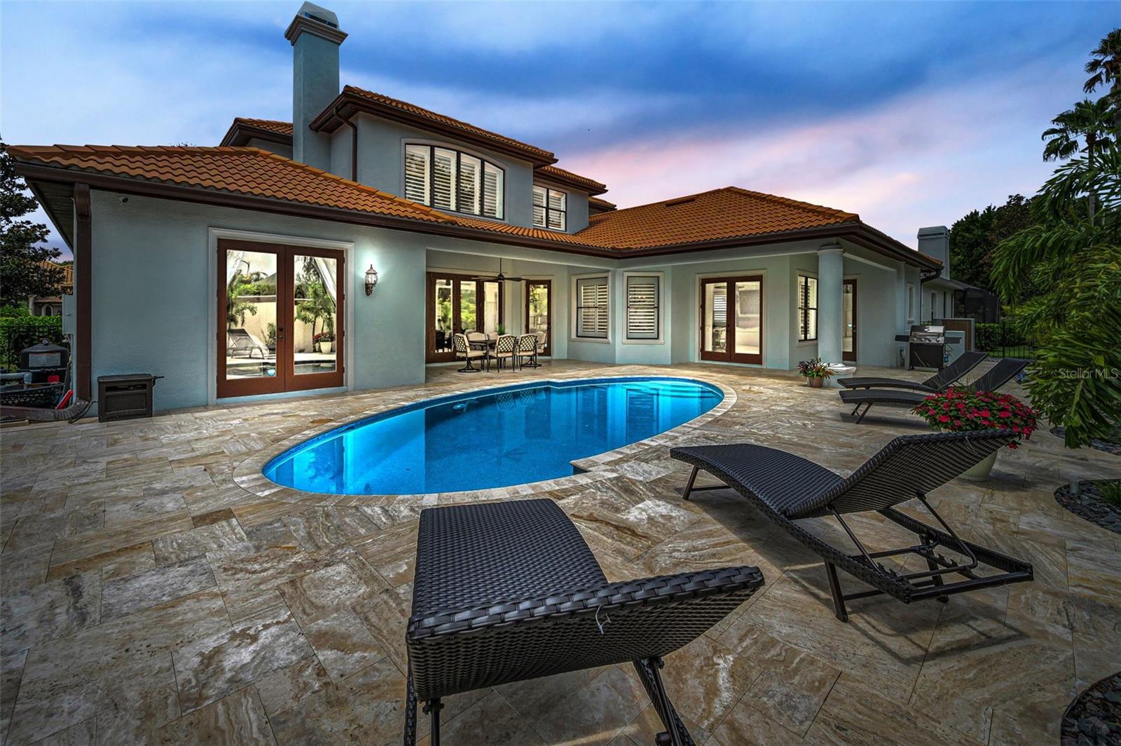 CHAMPIONS CLUB - Residential