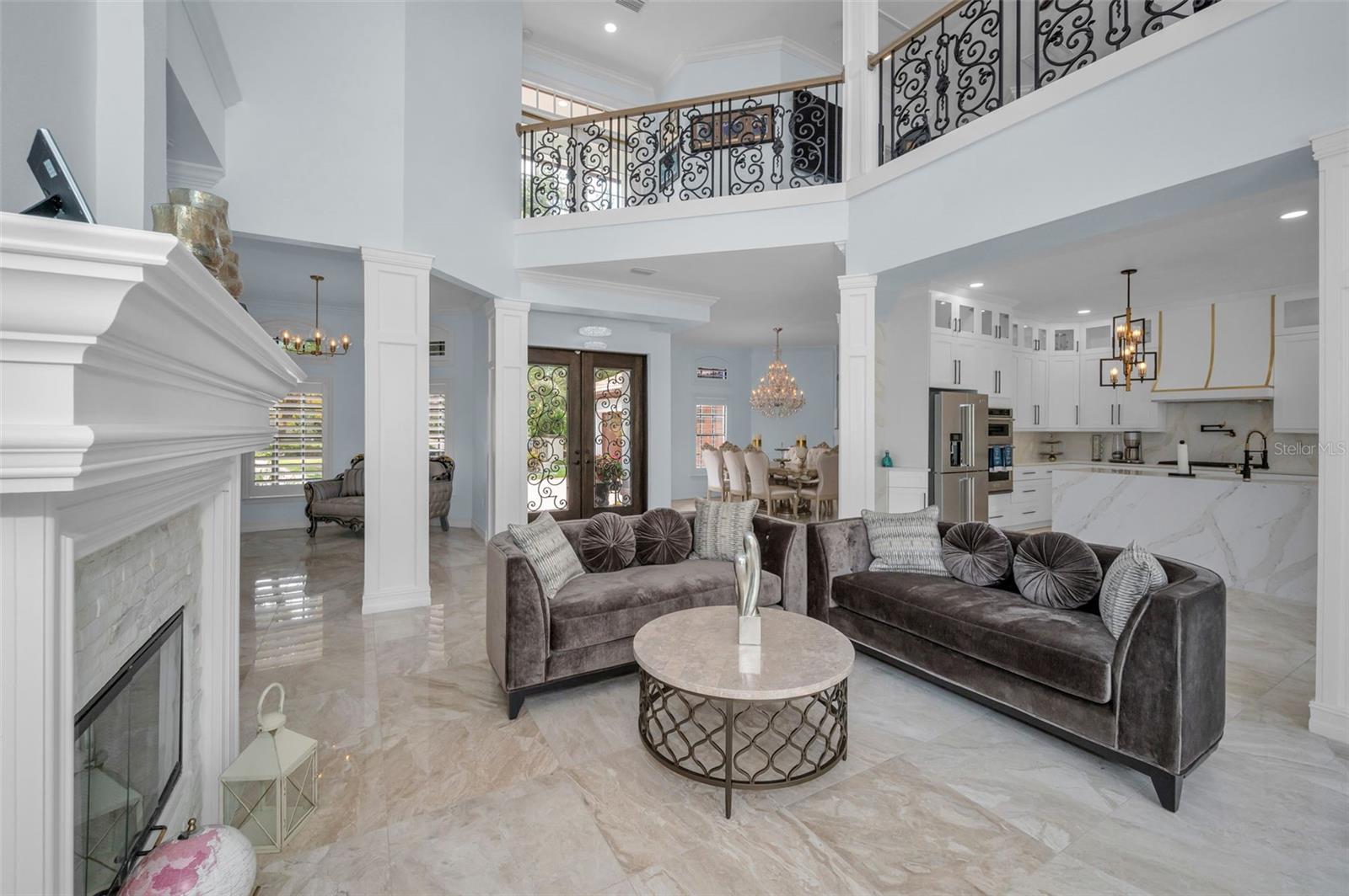 CHAMPIONS CLUB - Residential