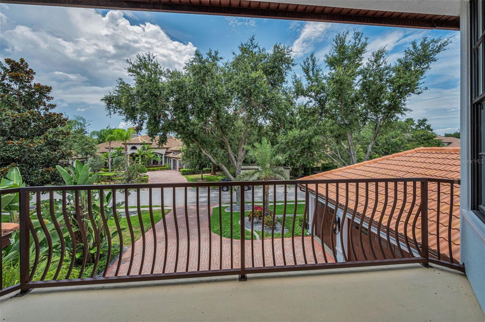 CHAMPIONS CLUB - Residential