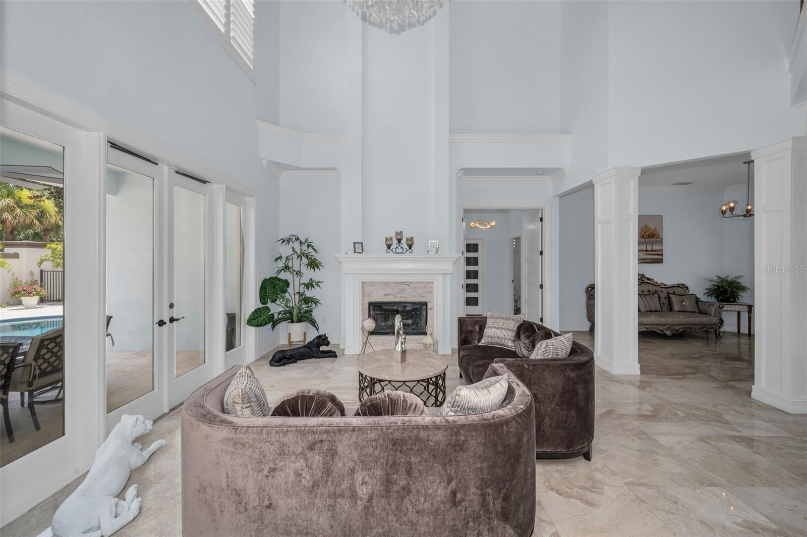 CHAMPIONS CLUB - Residential