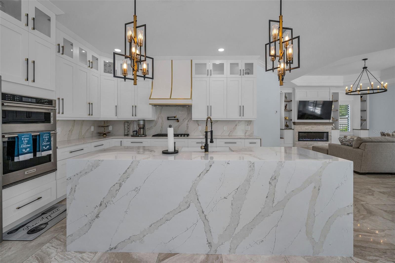 CHAMPIONS CLUB - Residential