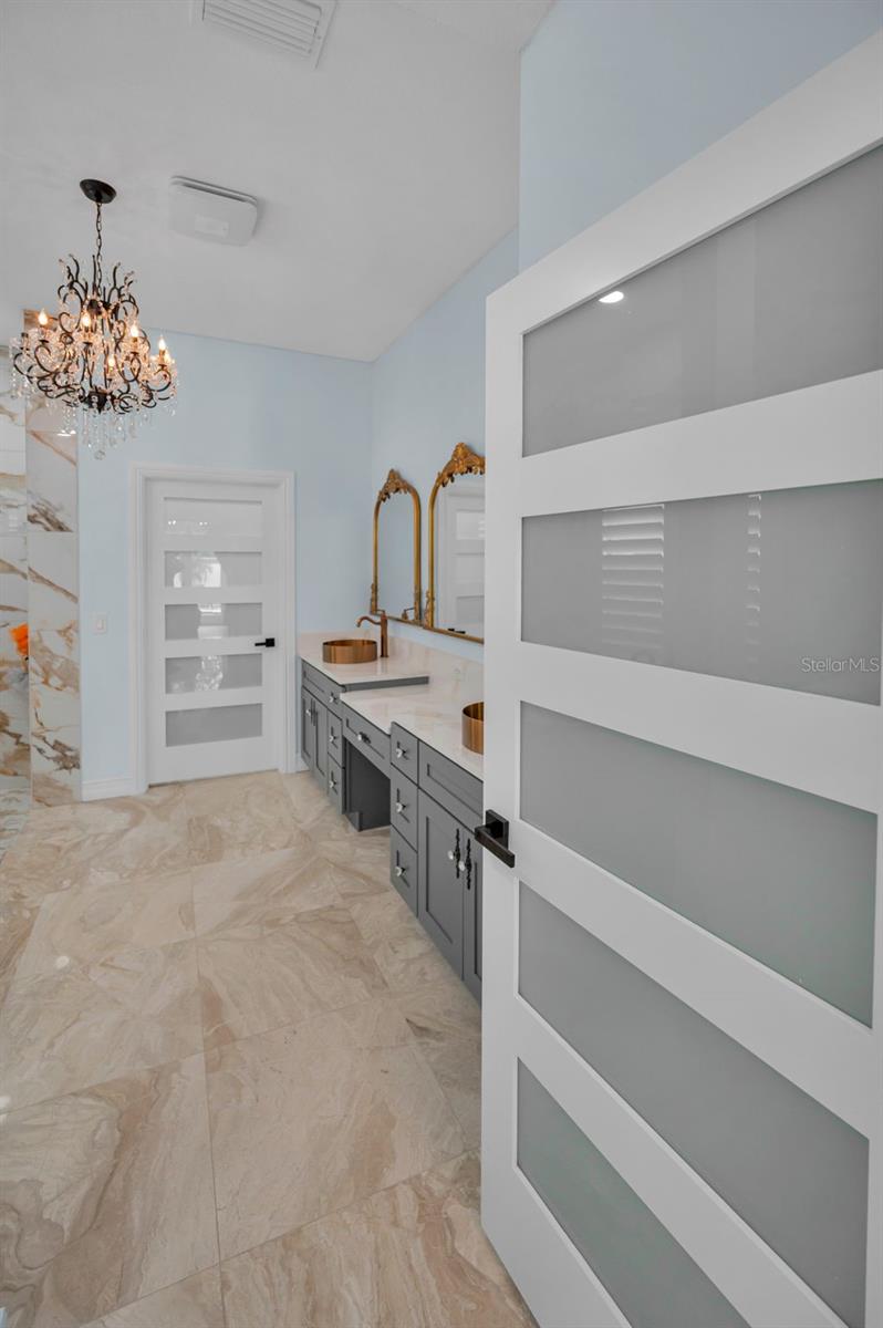 CHAMPIONS CLUB - Residential