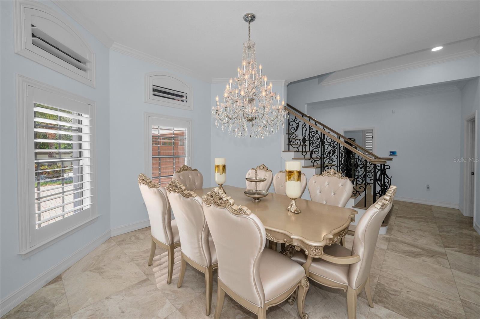 CHAMPIONS CLUB - Residential