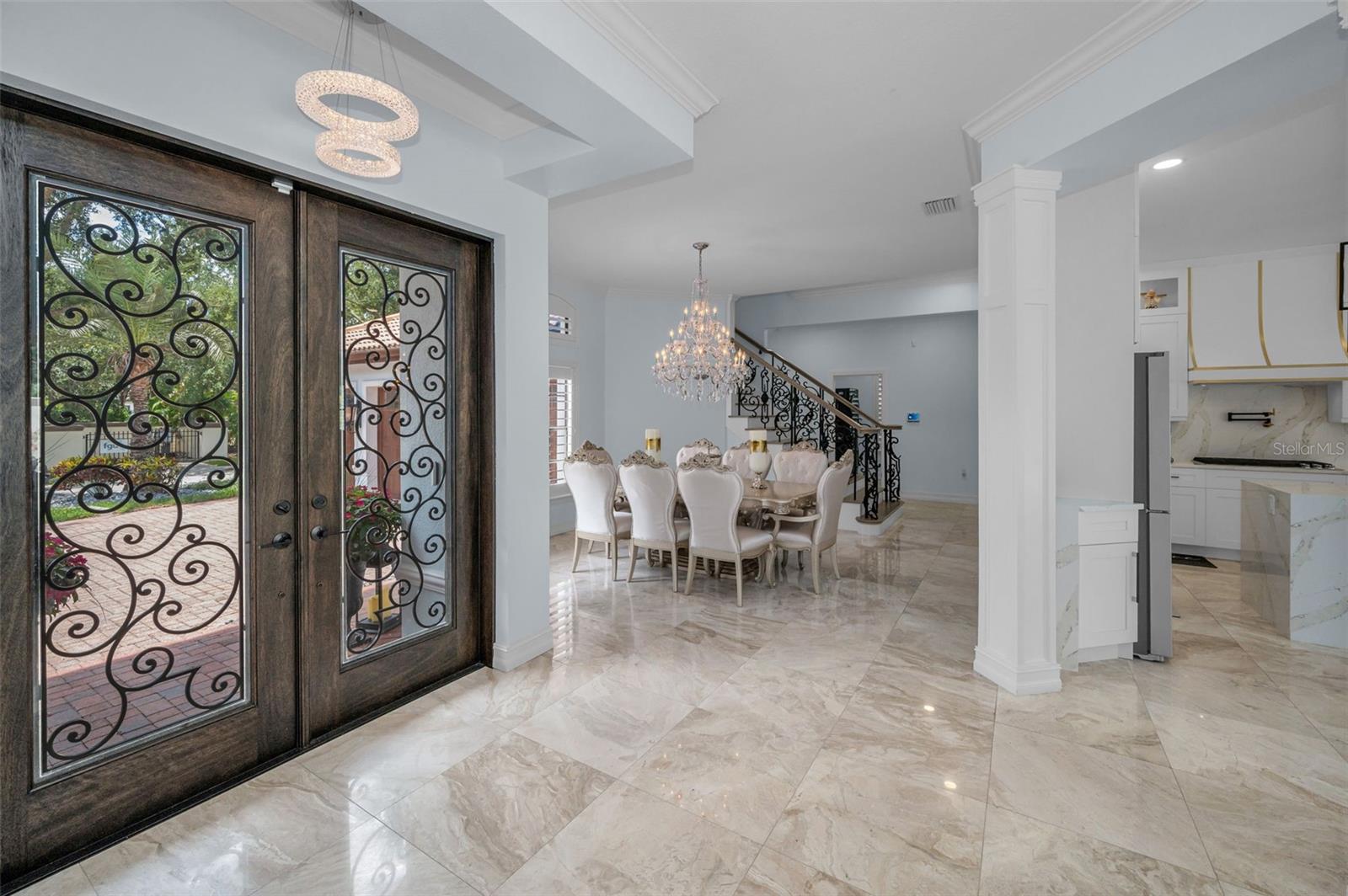 CHAMPIONS CLUB - Residential