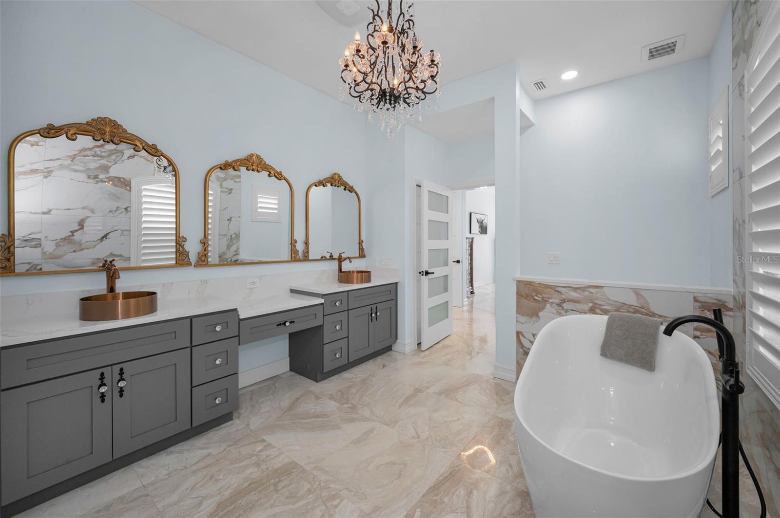 CHAMPIONS CLUB - Residential