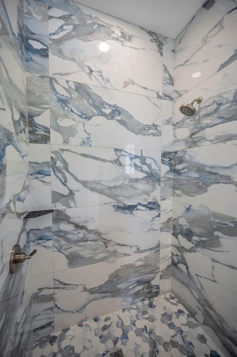 CHAMPIONS CLUB - Residential