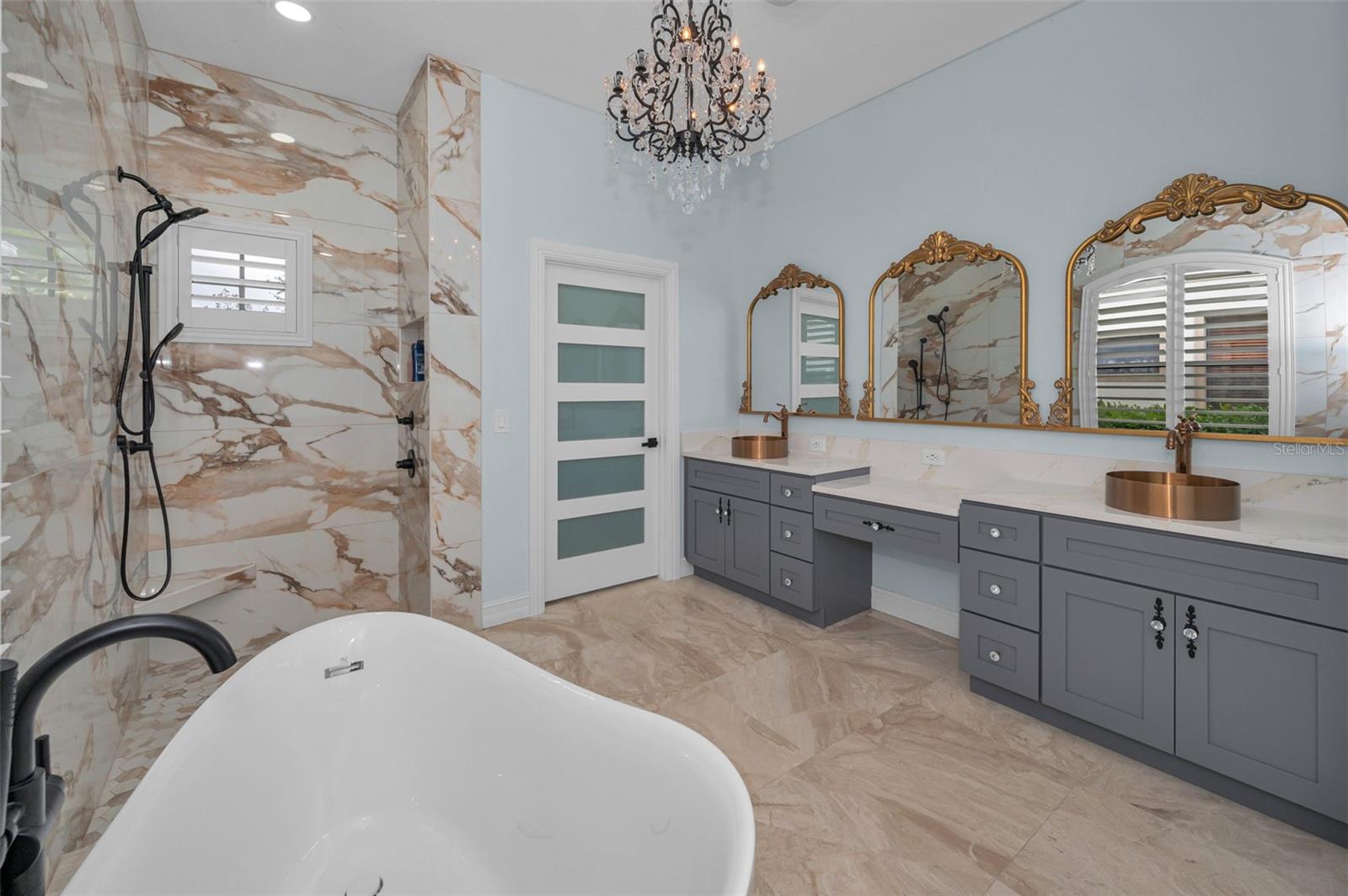 CHAMPIONS CLUB - Residential