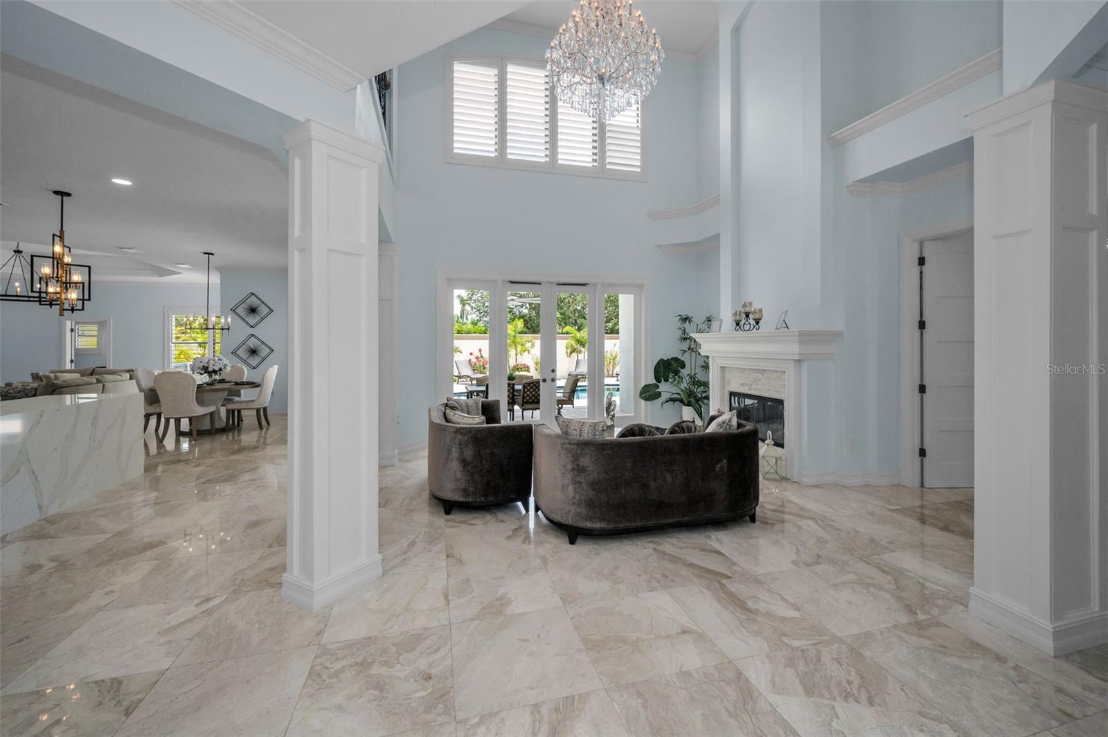 CHAMPIONS CLUB - Residential