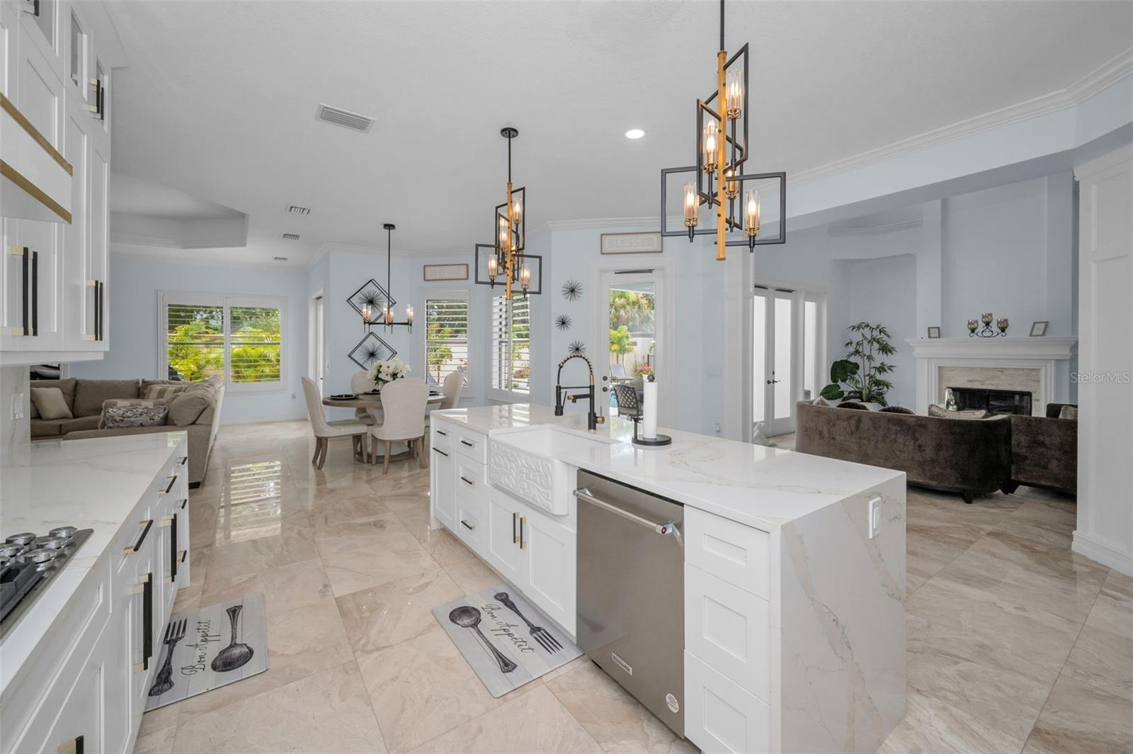 CHAMPIONS CLUB - Residential