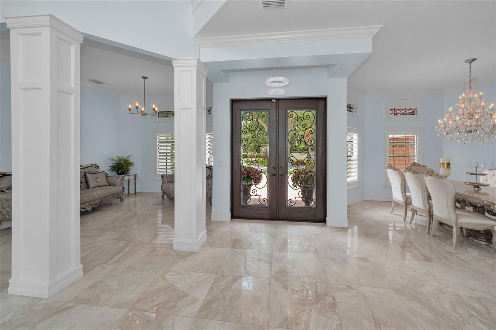 CHAMPIONS CLUB - Residential