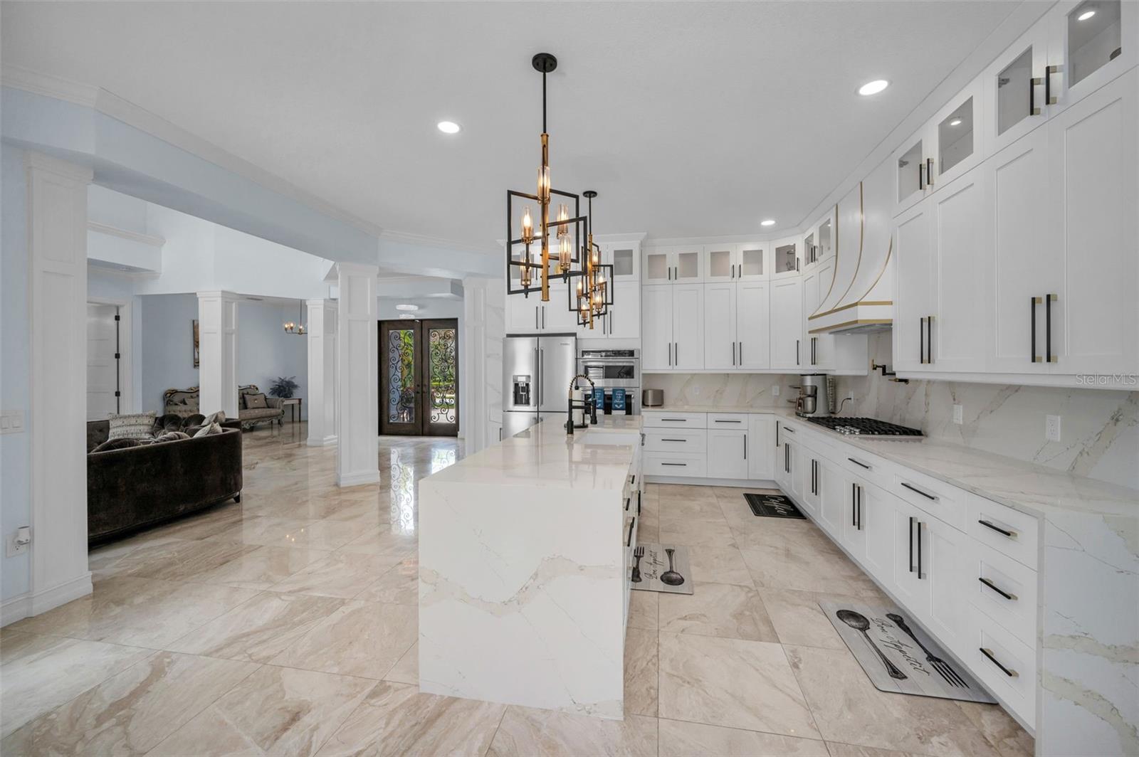 CHAMPIONS CLUB - Residential