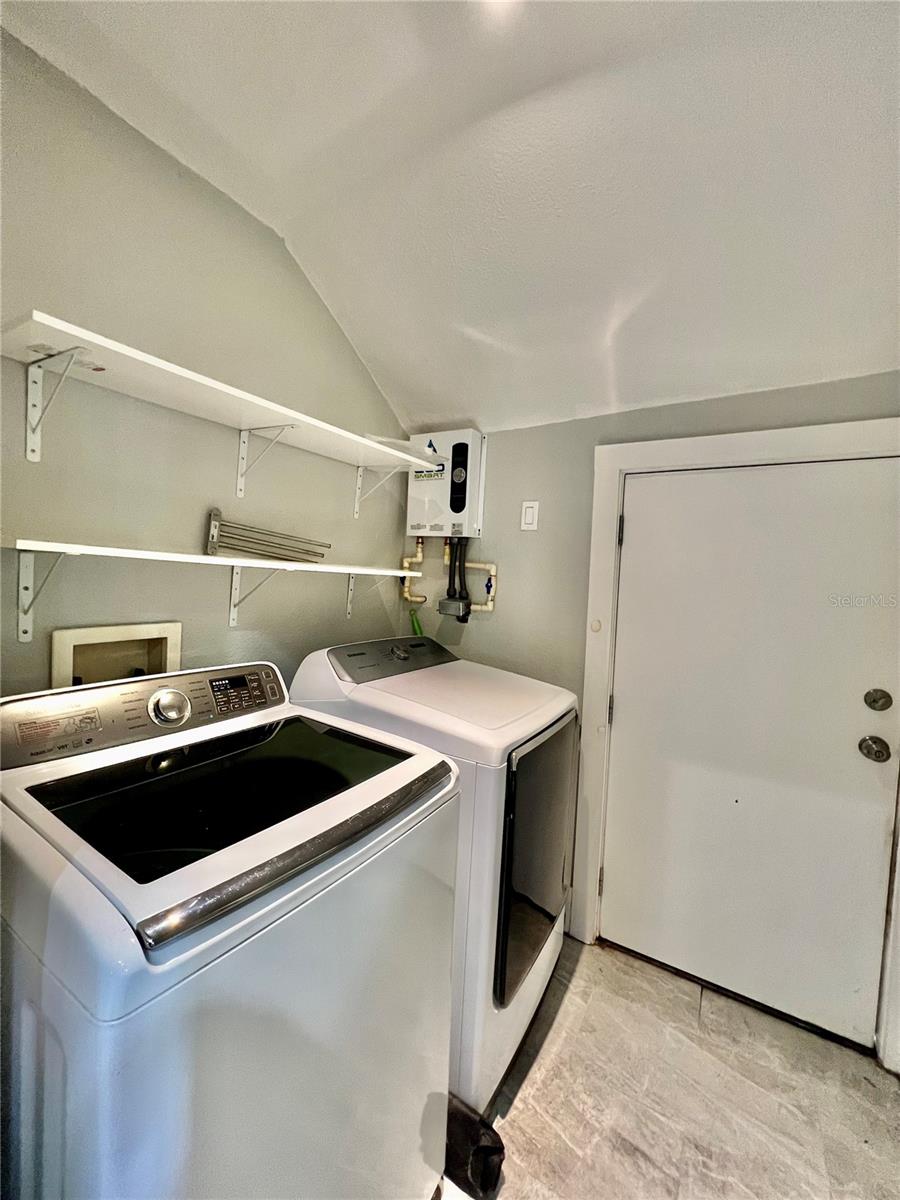 MUNRO & MC INTOSHS ADD - Residential Lease