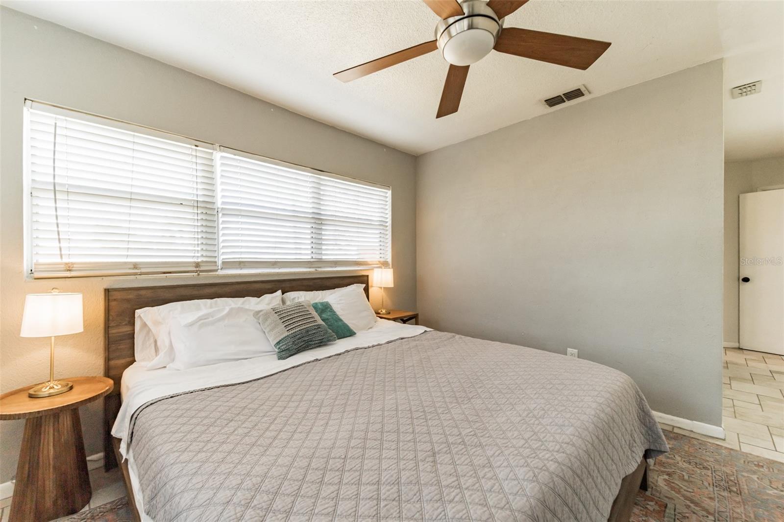 NORTH SHORE PARK - Residential Lease