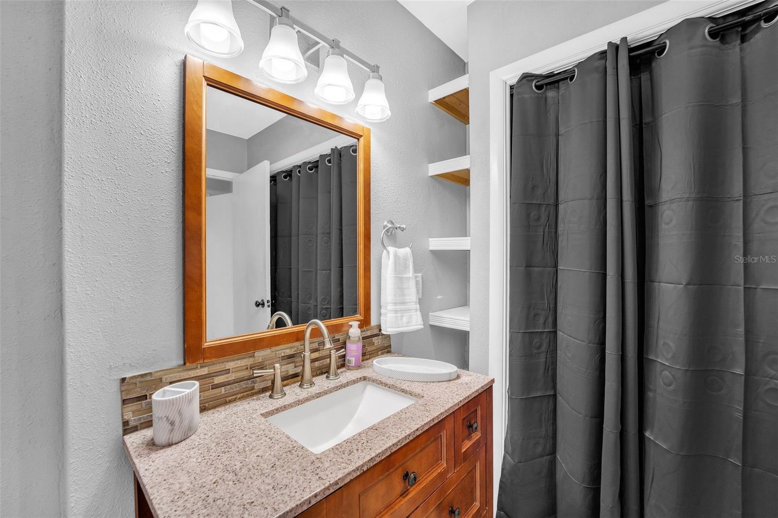 NORTH SHORE PARK - Residential Lease