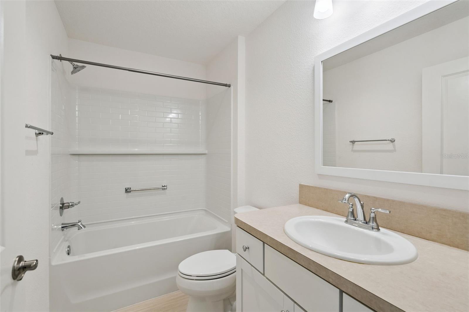 THE VILLAGES OF WEST LAKE - Residential Lease