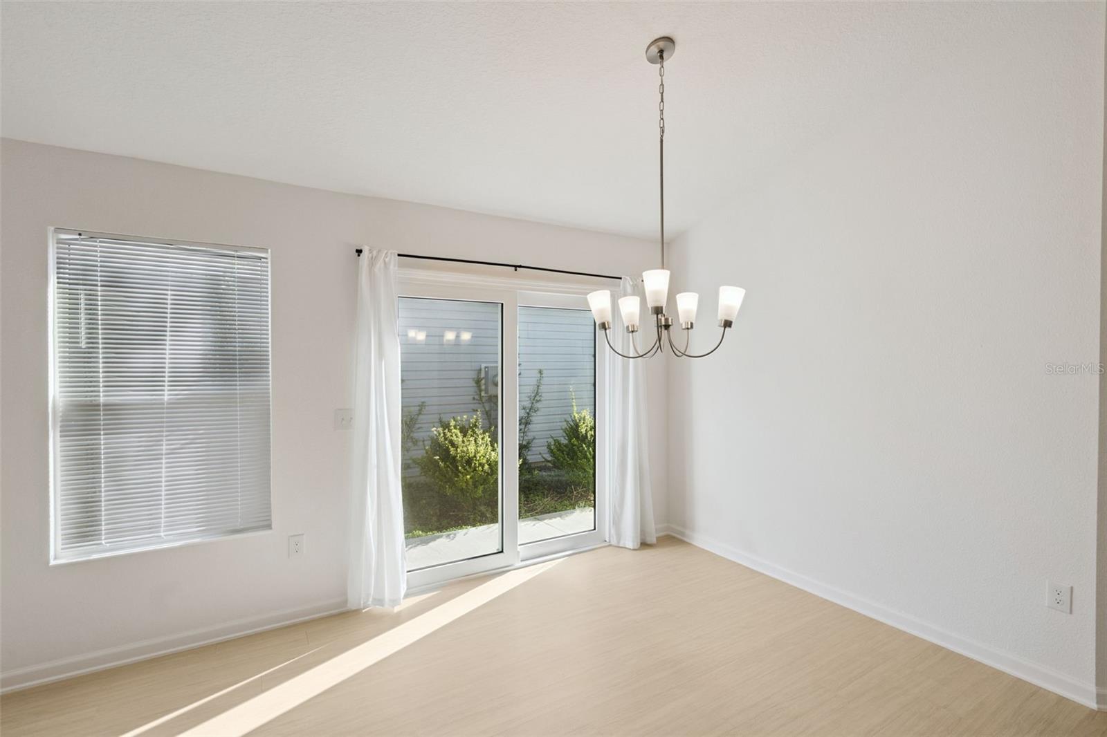 THE VILLAGES OF WEST LAKE - Residential Lease