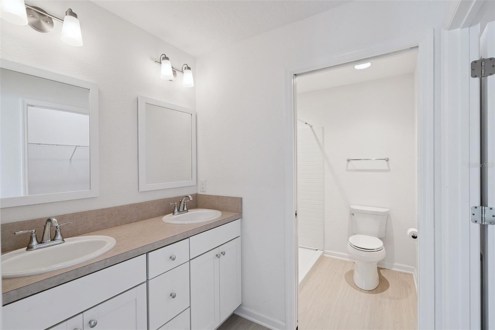 THE VILLAGES OF WEST LAKE - Residential Lease