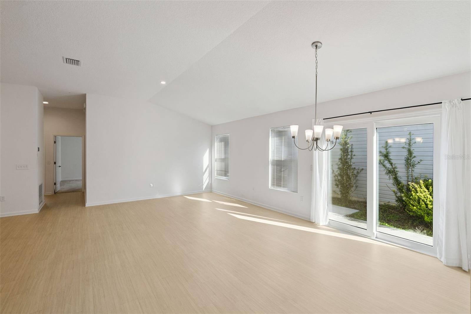 THE VILLAGES OF WEST LAKE - Residential Lease