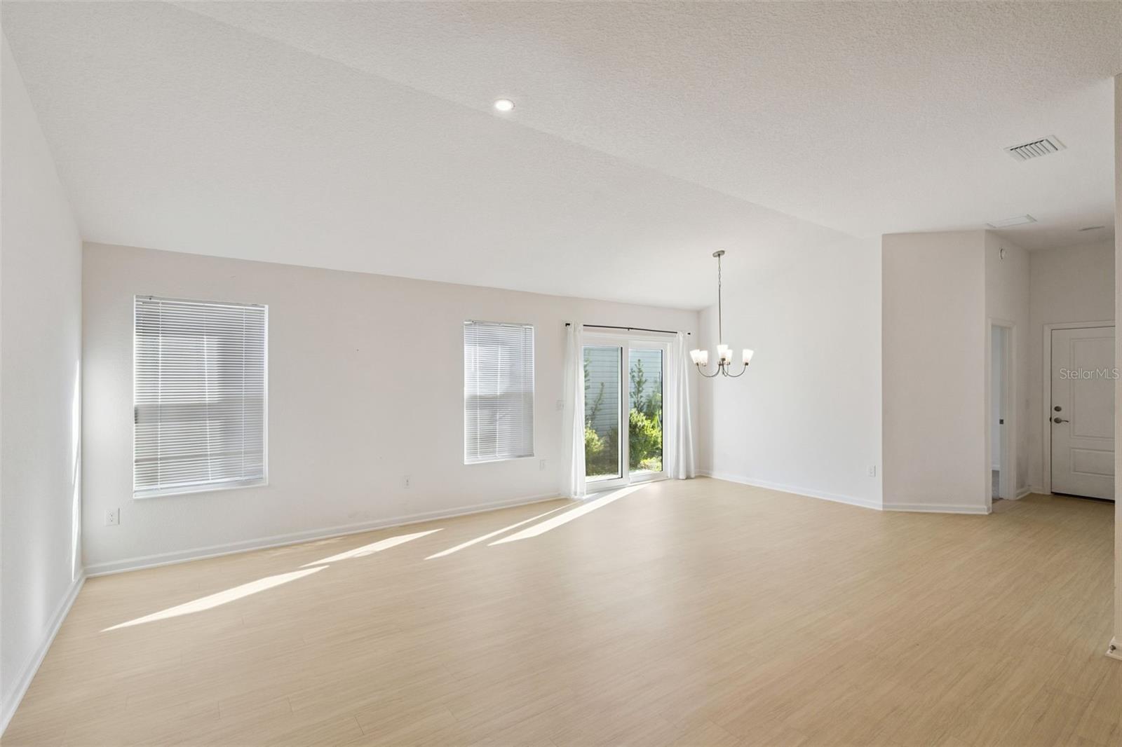 THE VILLAGES OF WEST LAKE - Residential Lease