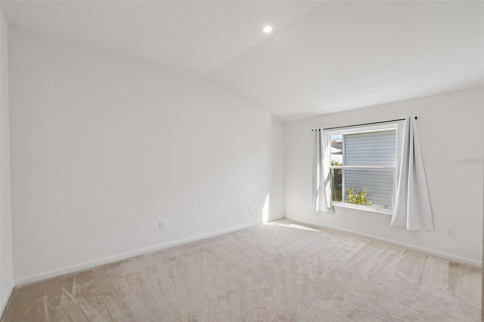 THE VILLAGES OF WEST LAKE - Residential Lease