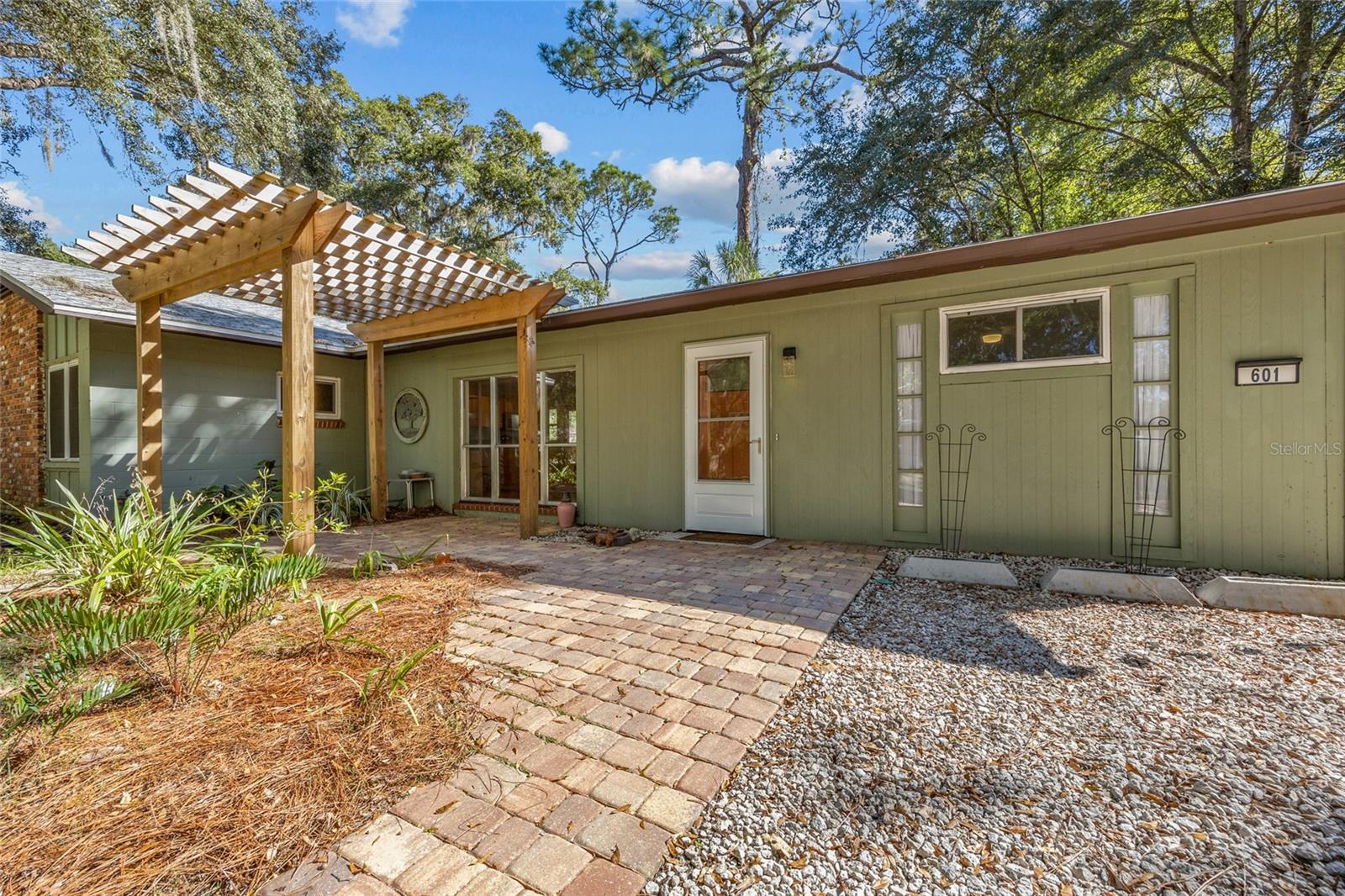 GOLF CLUB MANOR - Residential