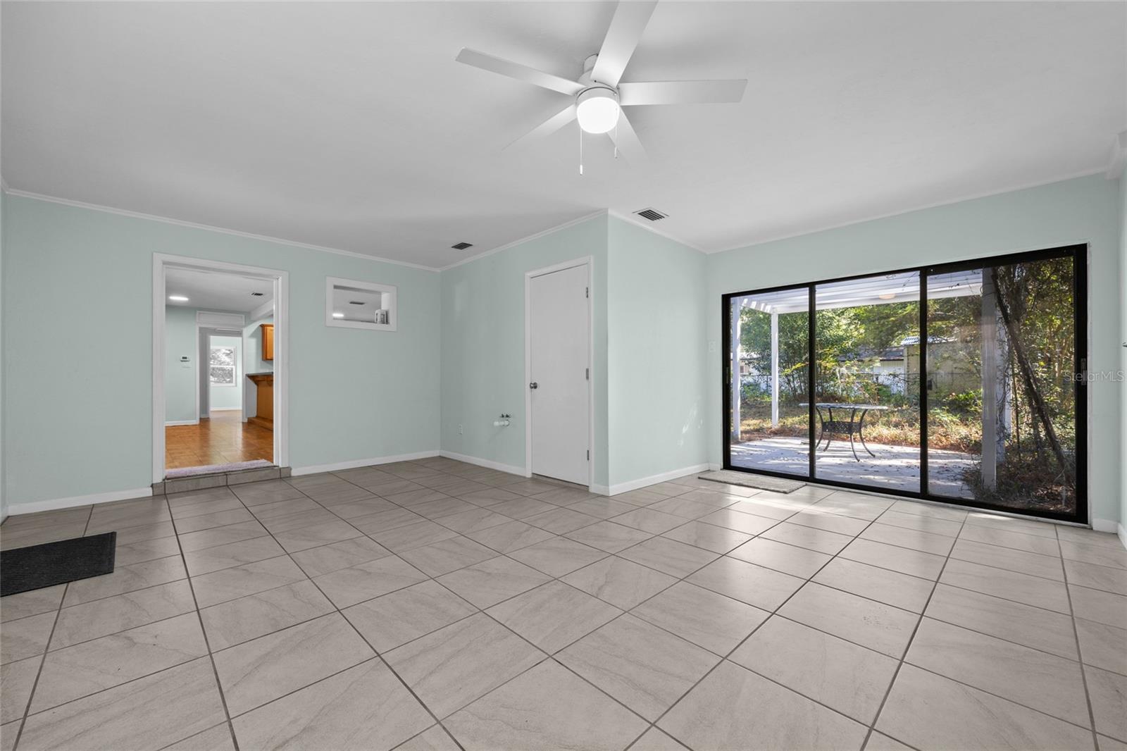 GOLF CLUB MANOR - Residential