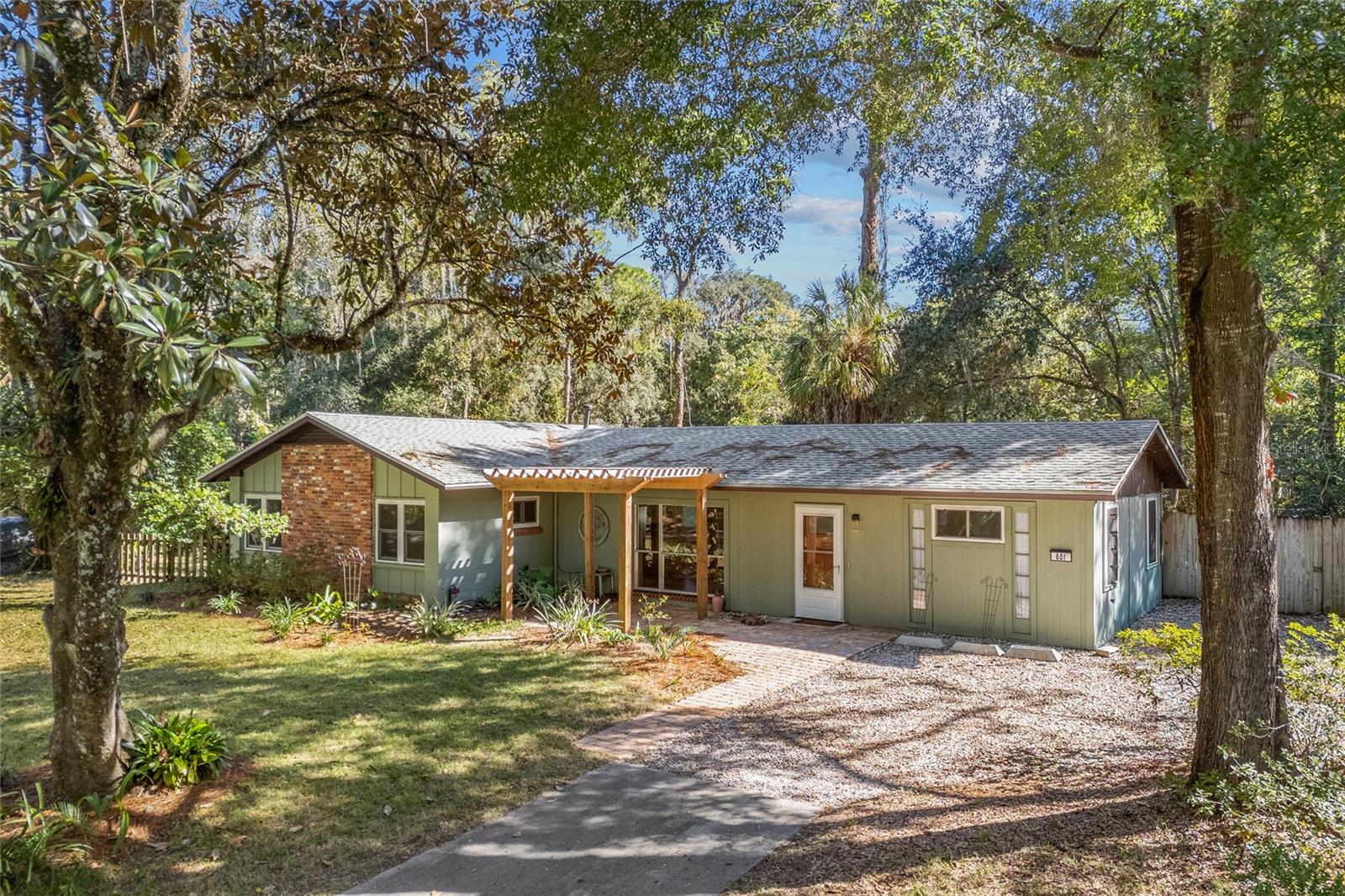 GOLF CLUB MANOR - Residential