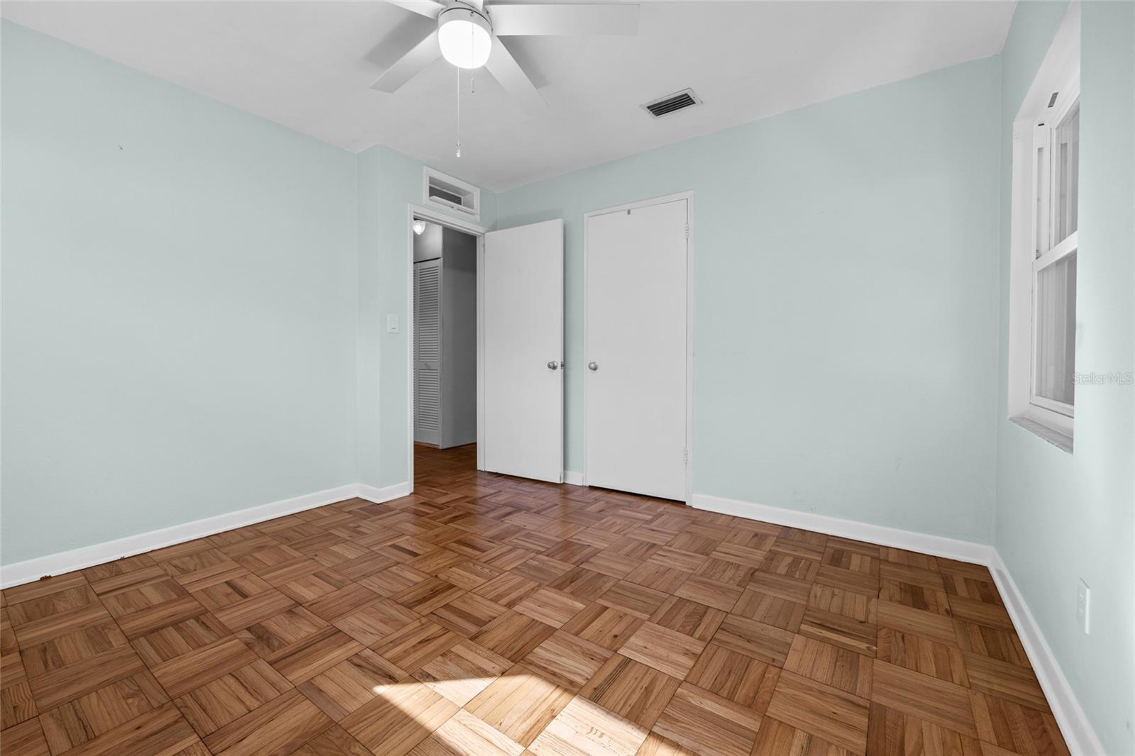 GOLF CLUB MANOR - Residential