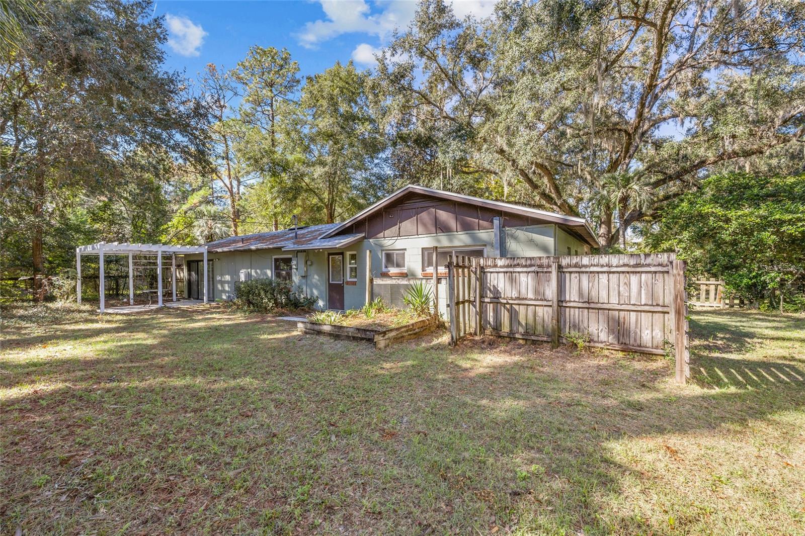 GOLF CLUB MANOR - Residential