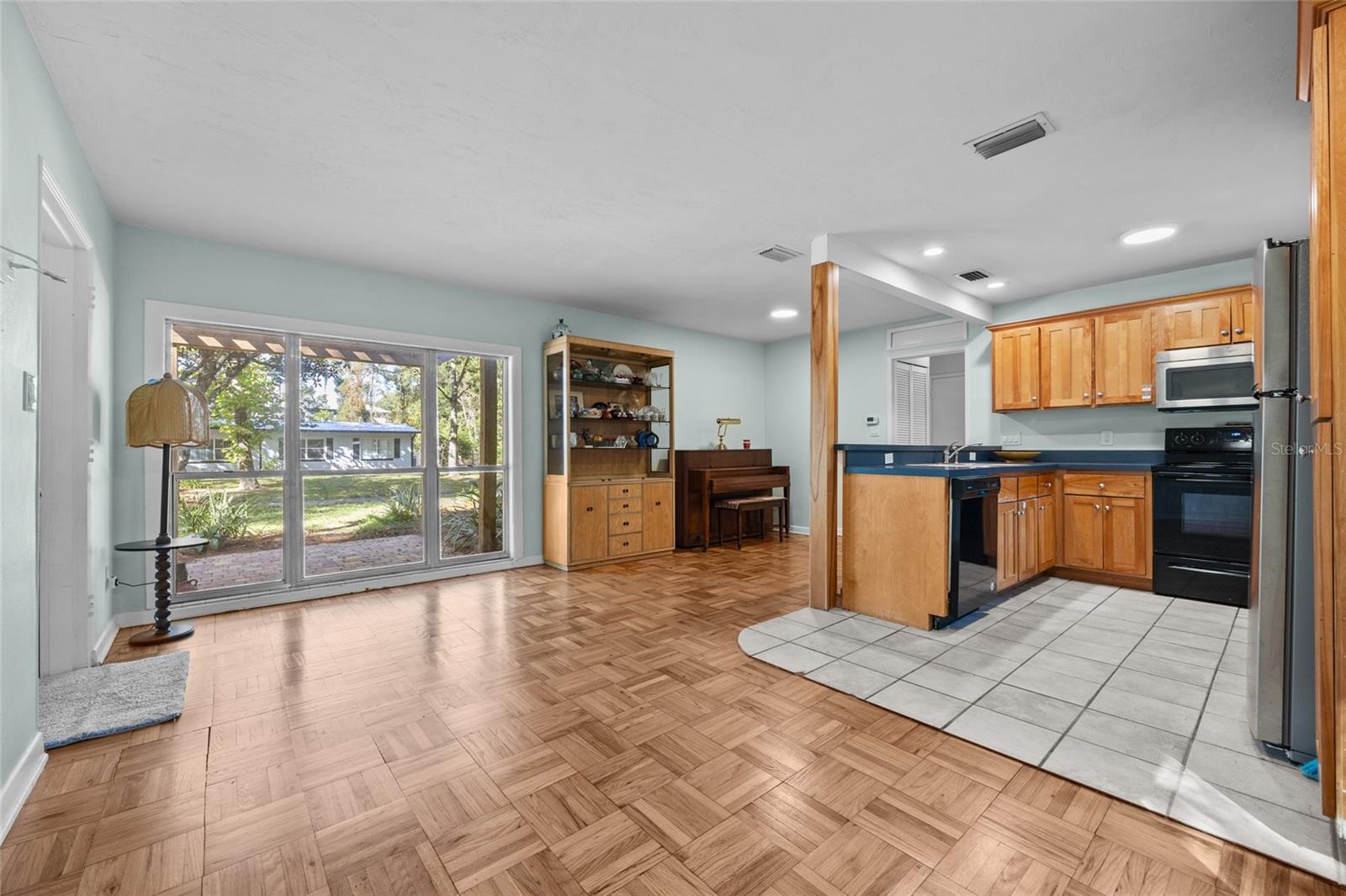 GOLF CLUB MANOR - Residential