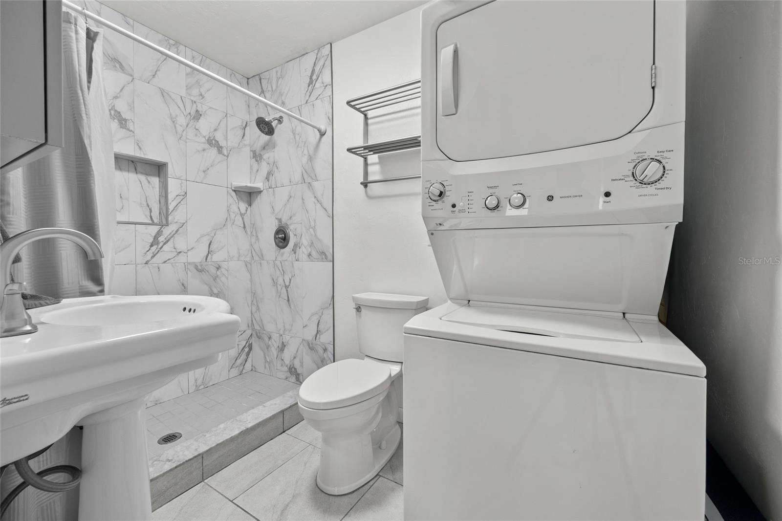 GOLF CLUB MANOR - Residential