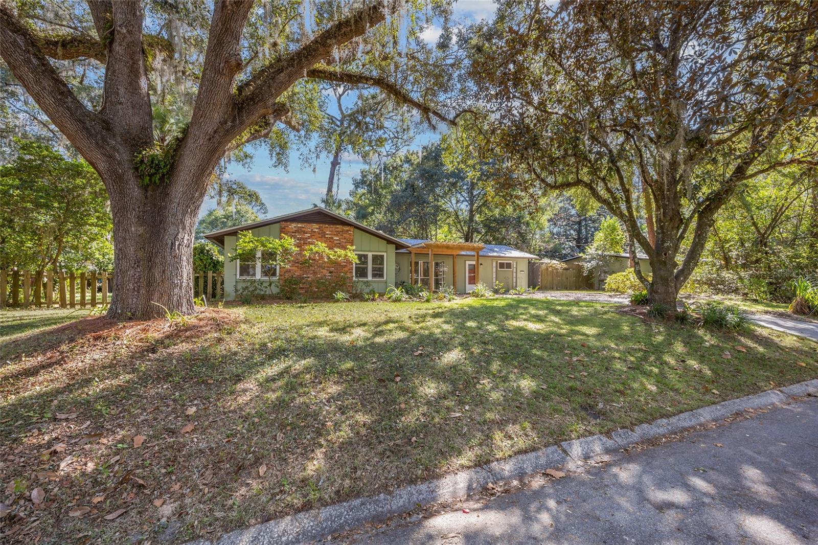 GOLF CLUB MANOR - Residential