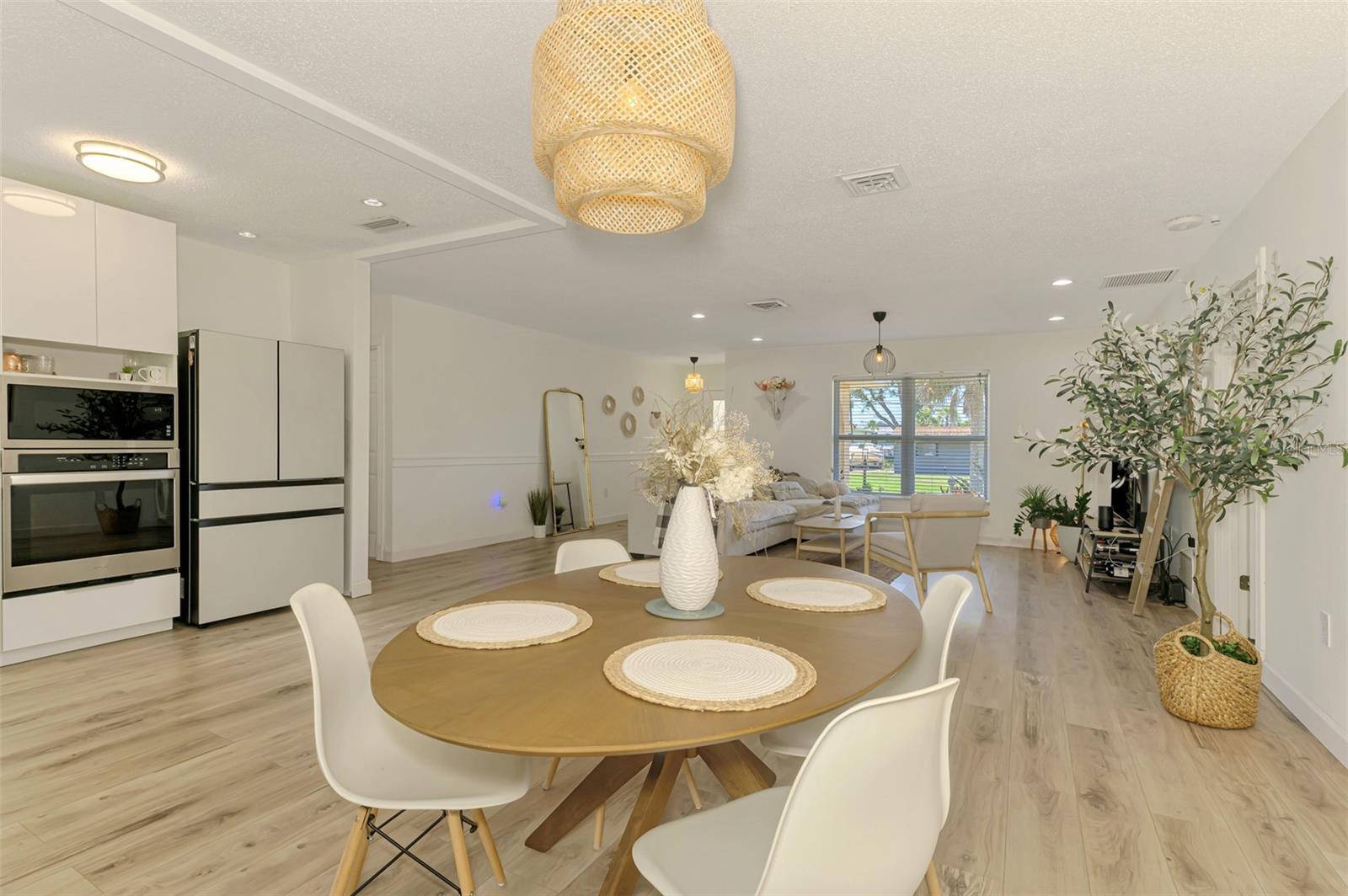 SOUTH VENICE - Residential