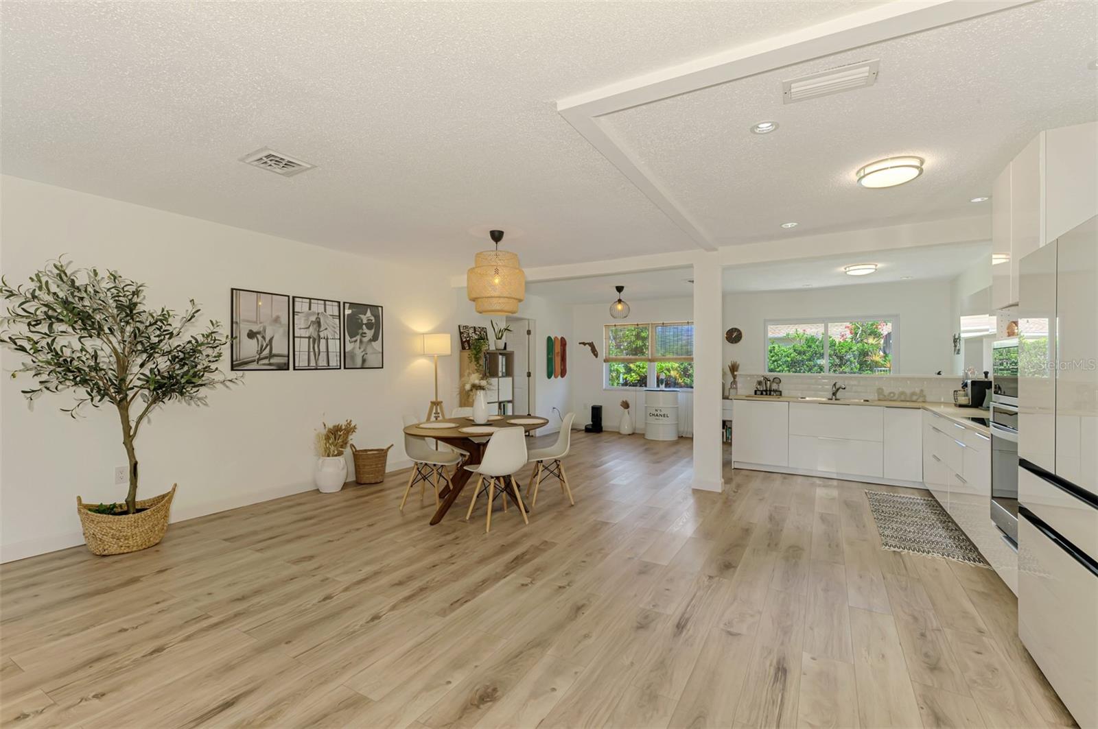 SOUTH VENICE - Residential