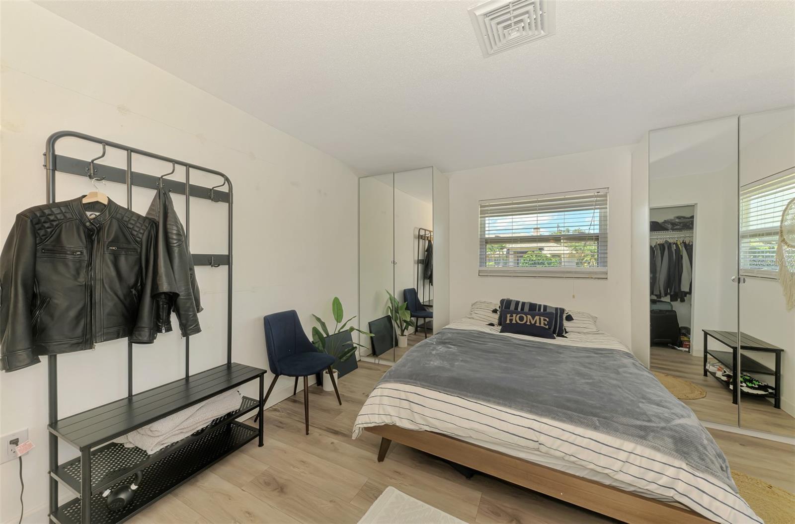 SOUTH VENICE - Residential