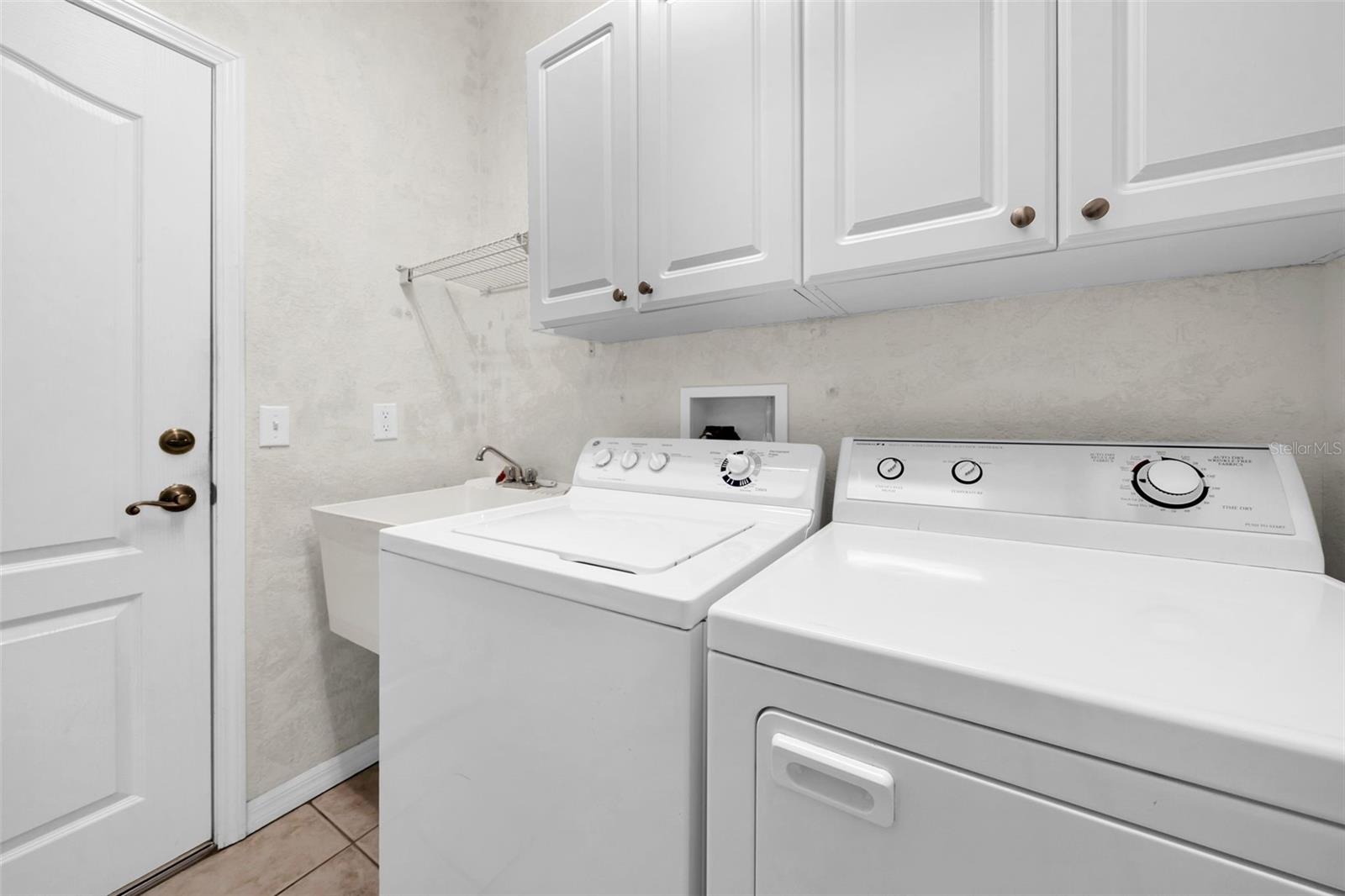 LYNDHURST CONDO - Residential