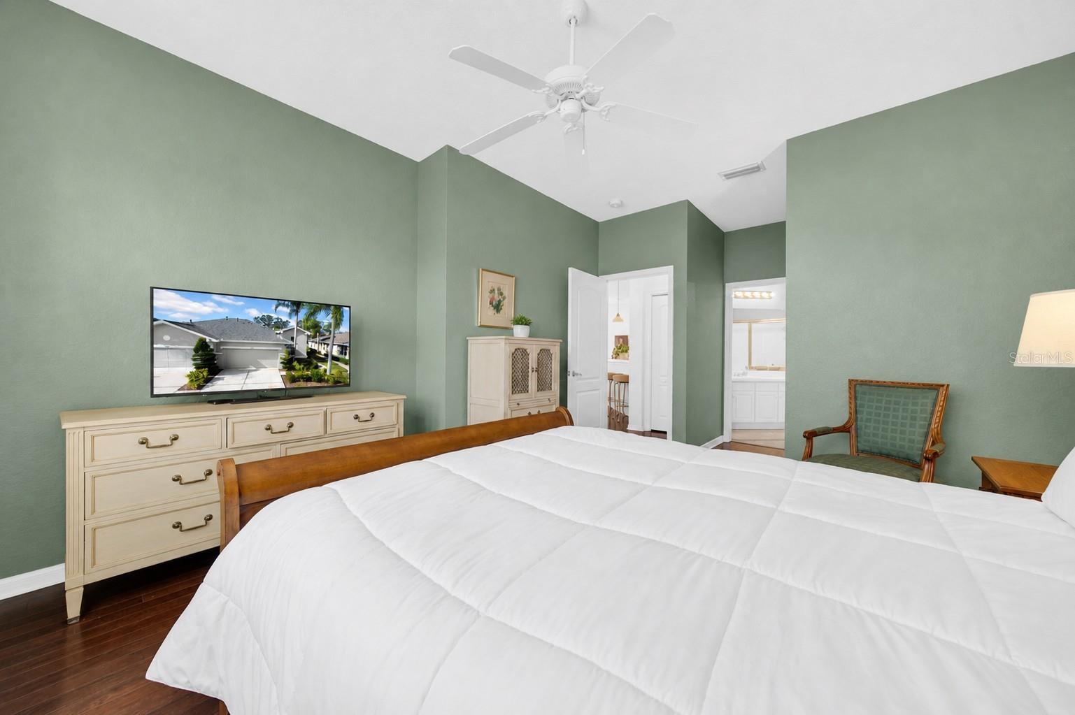 LYNDHURST CONDO - Residential