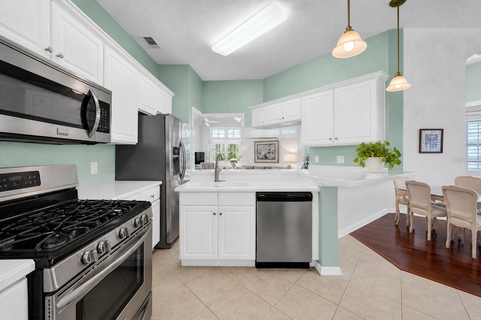 LYNDHURST CONDO - Residential